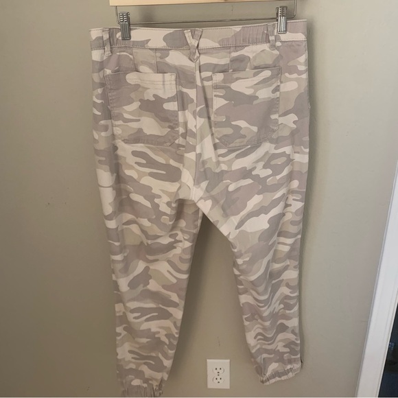 DEMOCRACY “Ab” Technology Camo Stretch Joggers Jeans Denim Size 10 - Picture 8 of 12